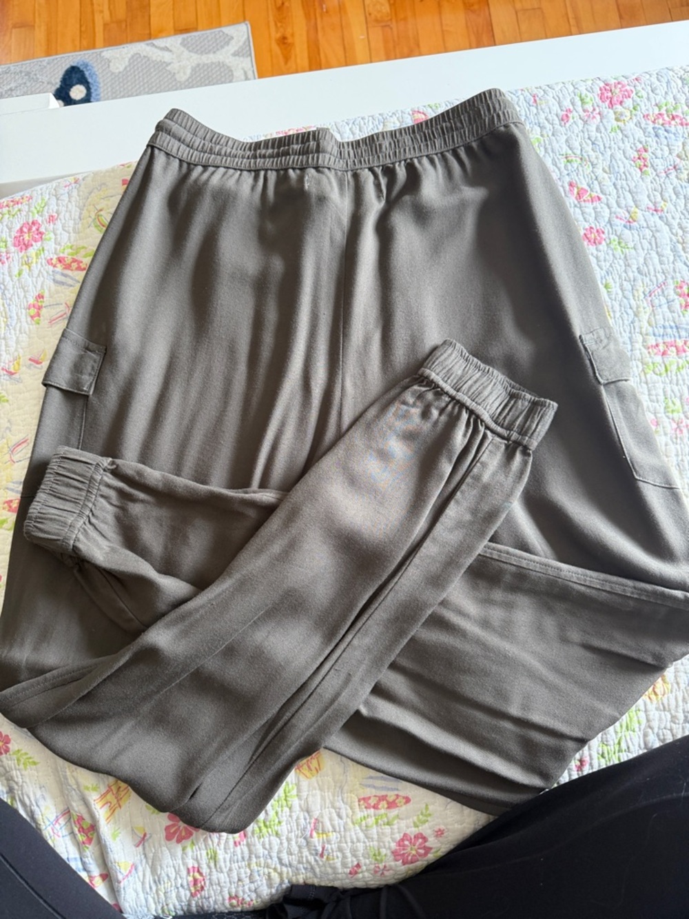 NWOT Abercrombie & Fitch Olive Green Drawstring Waist Pants - Picture 3 of 3